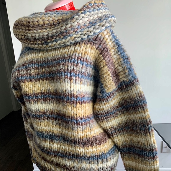 Handmade wool blend sweater. Off shoulder - Picture 6 of 7